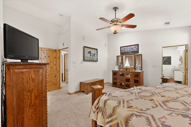 2402 Lakeview Road SW, Albuquerque, NM 87105