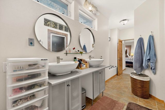 2402 Lakeview Road SW, Albuquerque, NM 87105