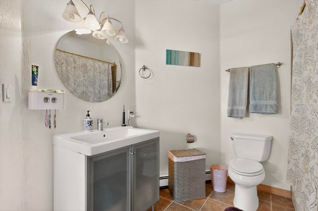 2402 Lakeview Road SW, Albuquerque, NM 87105