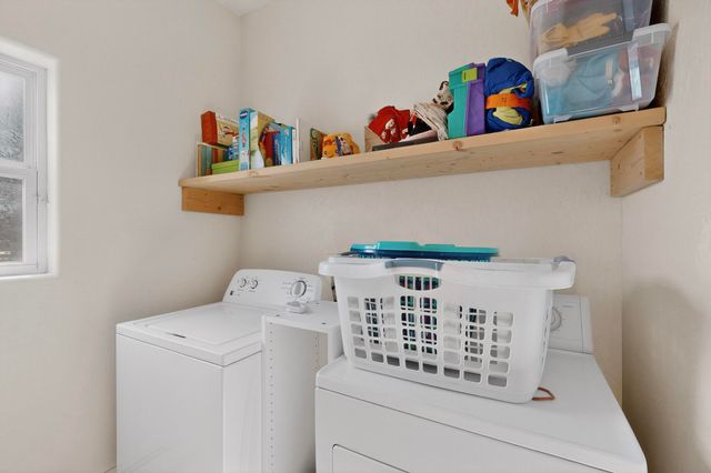 2402 Lakeview Road SW, Albuquerque, NM 87105