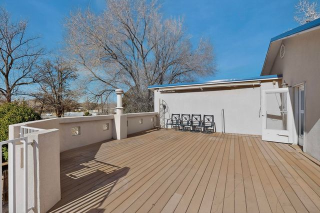 2402 Lakeview Road SW, Albuquerque, NM 87105