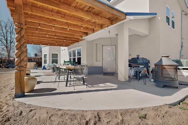 2402 Lakeview Road SW, Albuquerque, NM 87105