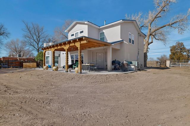 2402 Lakeview Road SW, Albuquerque, NM 87105