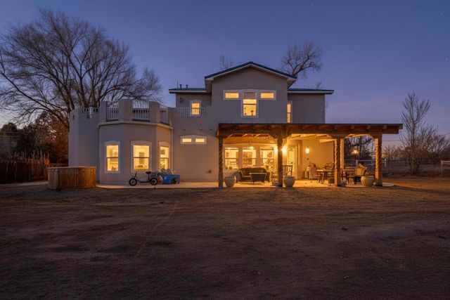 2402 Lakeview Road SW, Albuquerque, NM 87105