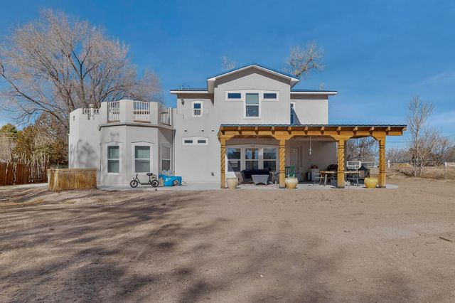 2402 Lakeview Road SW, Albuquerque, NM 87105