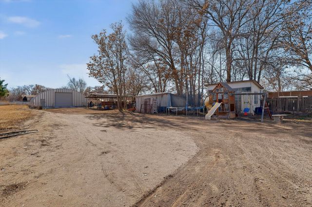 2402 Lakeview Road SW, Albuquerque, NM 87105