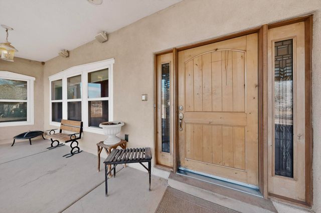 2402 Lakeview Road SW, Albuquerque, NM 87105