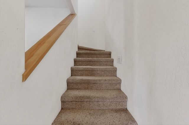 2402 Lakeview Road SW, Albuquerque, NM 87105