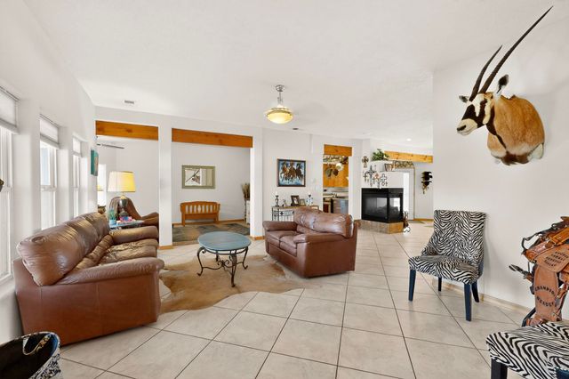 2402 Lakeview Road SW, Albuquerque, NM 87105