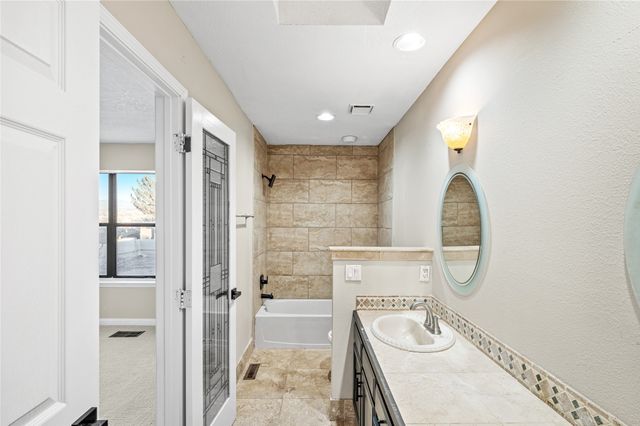 4040 painted pony Circle, Santa Fe, NM 87507