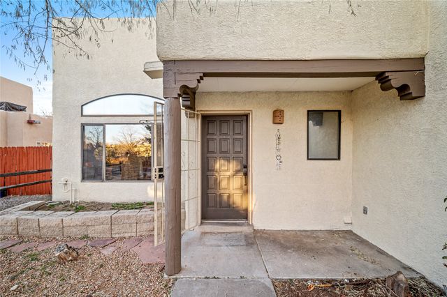 4040 painted pony Circle, Santa Fe, NM 87507