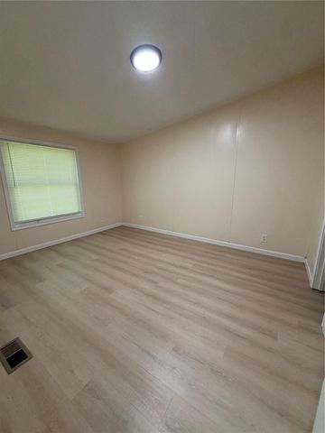 175 Scarlet Oaks DR, Dale, TX 78616