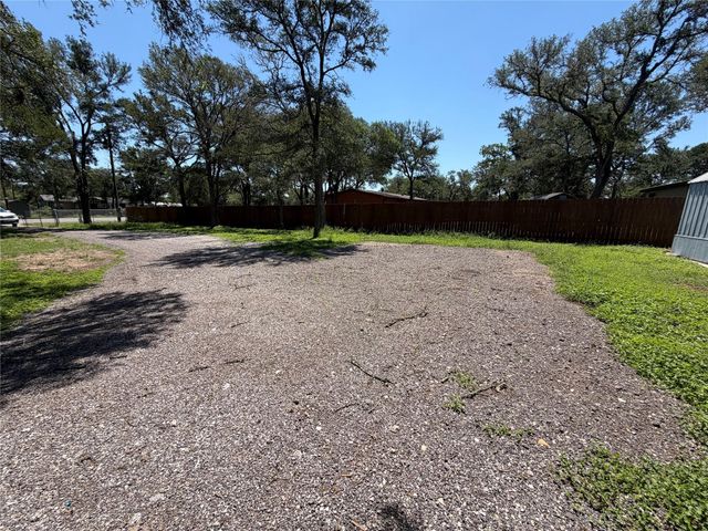 175 Scarlet Oaks DR, Dale, TX 78616