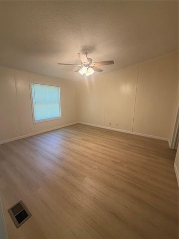 175 Scarlet Oaks DR, Dale, TX 78616
