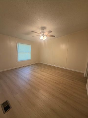175 Scarlet Oaks DR, Dale, TX 78616