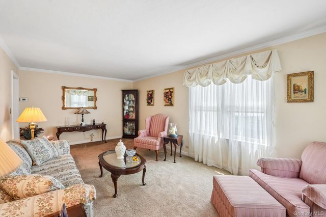 105 Hildreth Place, Yonkers, NY 10704