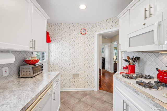 105 Hildreth Place, Yonkers, NY 10704