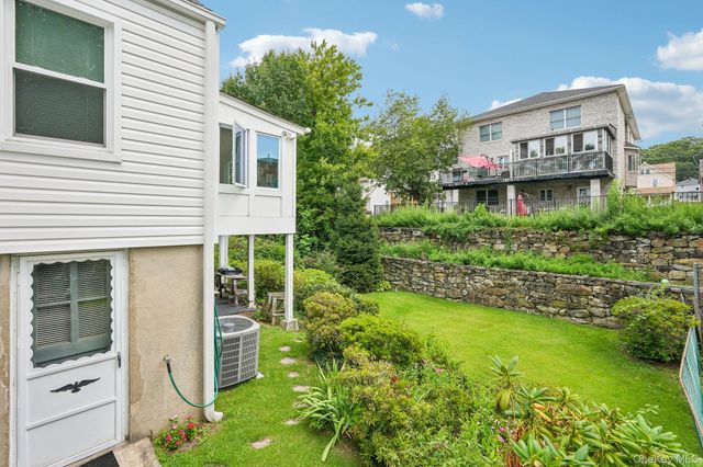 105 Hildreth Place, Yonkers, NY 10704