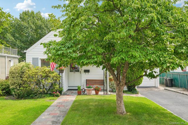 105 Hildreth Place, Yonkers, NY 10704