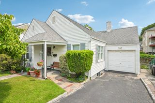 105 Hildreth Place, Yonkers, NY 10704