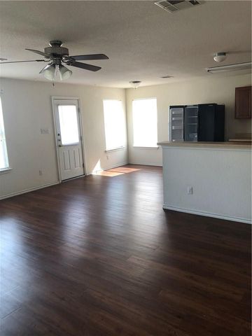 18336 Crestwind LN, Elgin, TX 78621