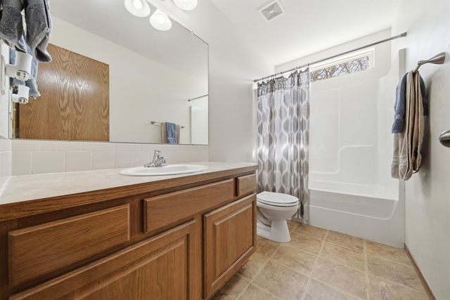 4844 N Steeds Crossing Cir, Park City, KS 67219