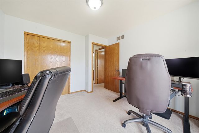 4844 N Steeds Crossing Cir, Park City, KS 67219