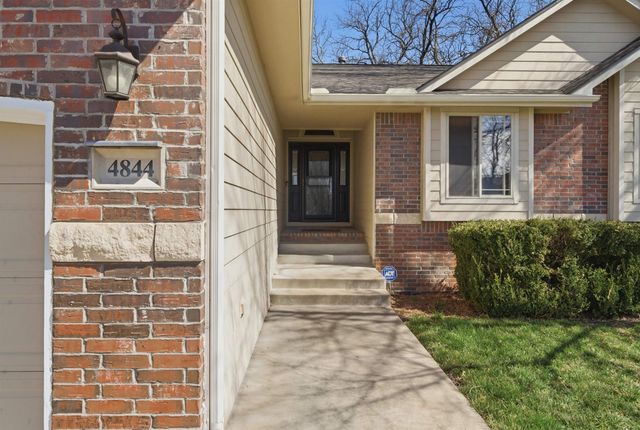 4844 N Steeds Crossing Cir, Park City, KS 67219