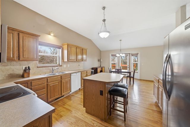 4844 N Steeds Crossing Cir, Park City, KS 67219