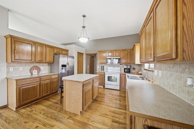 4844 N Steeds Crossing Cir, Park City, KS 67219
