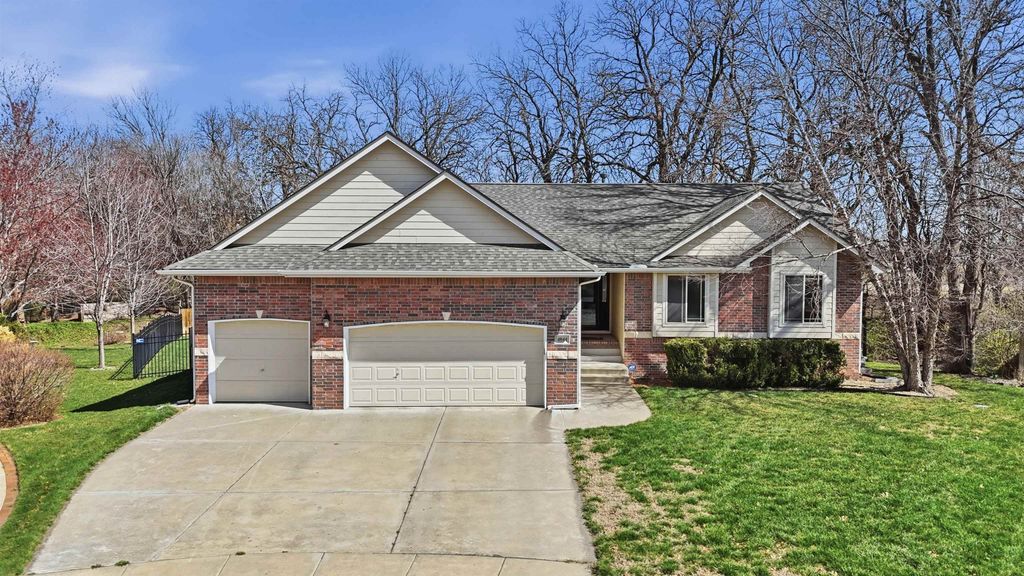 4844 N Steeds Crossing Cir, Park City, KS 67219