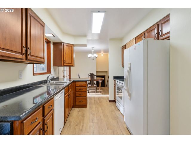 15260 Ne COUCH Ct, Portland, OR 97230