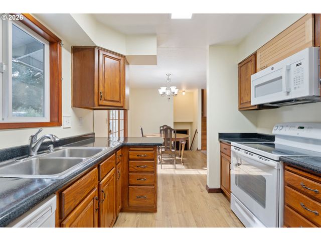 15260 Ne COUCH Ct, Portland, OR 97230