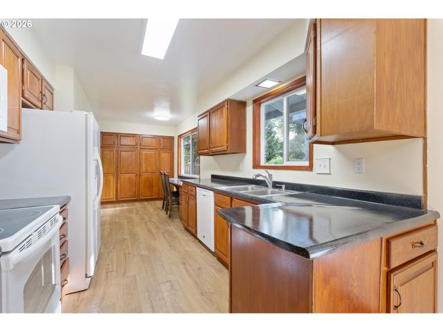 15260 Ne COUCH Ct, Portland, OR 97230