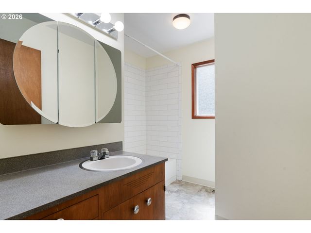 15260 Ne COUCH Ct, Portland, OR 97230