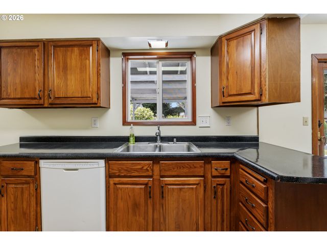 15260 Ne COUCH Ct, Portland, OR 97230