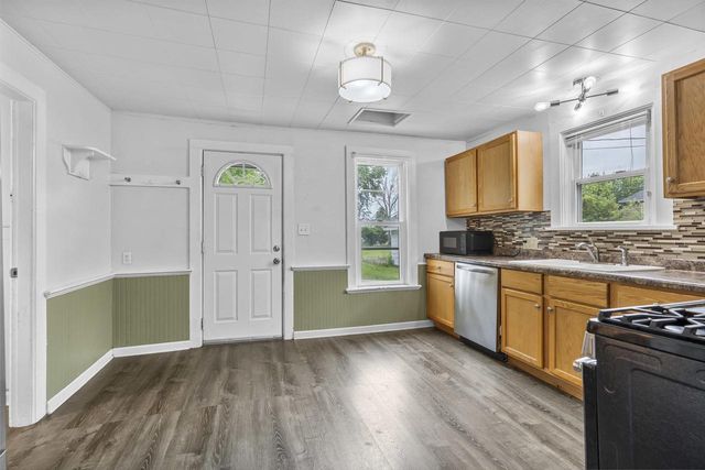 1168 E WALNUT STREET, Green Bay, WI 54301