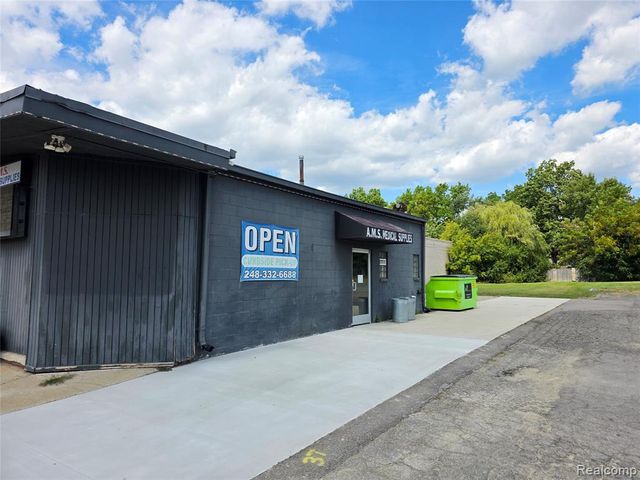 1028 W Huron Street, Waterford, MI 48328