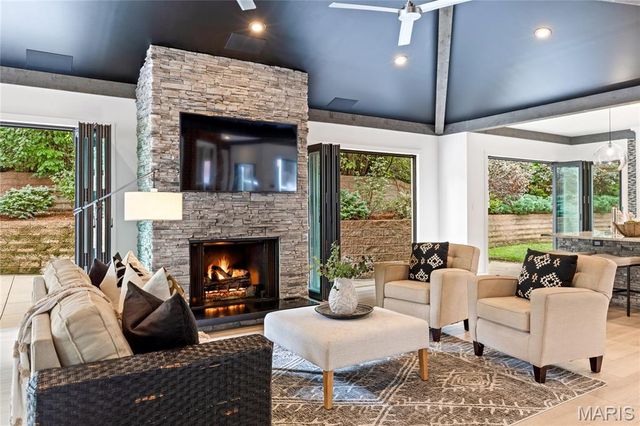 29 Muirfield Lane, Town And Country, MO 63141