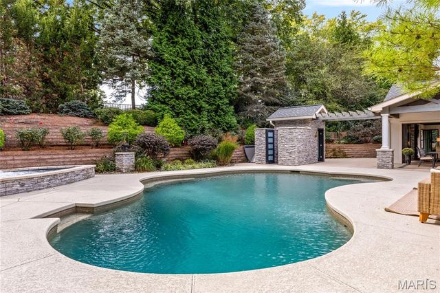 29 Muirfield Lane, Town And Country, MO 63141