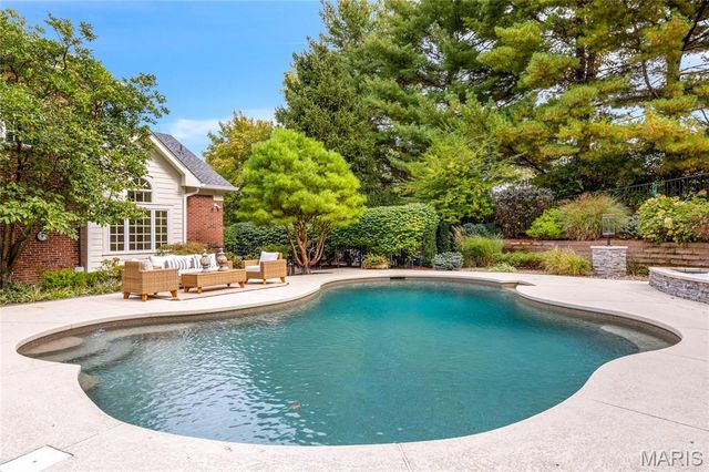 29 Muirfield Lane, Town And Country, MO 63141