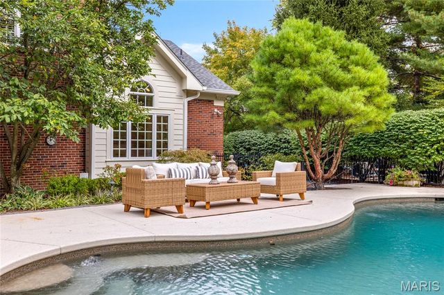 29 Muirfield Lane, Town And Country, MO 63141