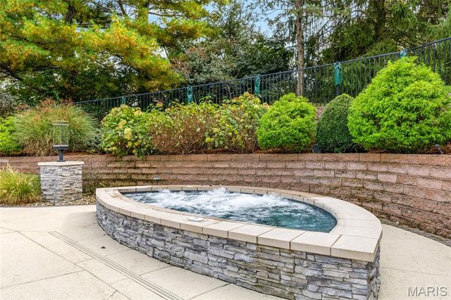 29 Muirfield Lane, Town And Country, MO 63141