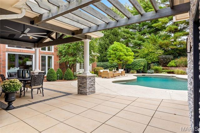 29 Muirfield Lane, Town And Country, MO 63141
