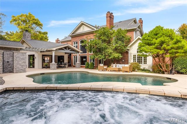 29 Muirfield Lane, Town And Country, MO 63141