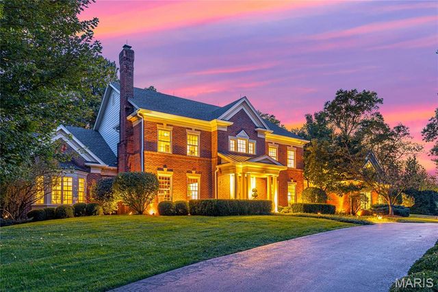 29 Muirfield Lane, Town And Country, MO 63141