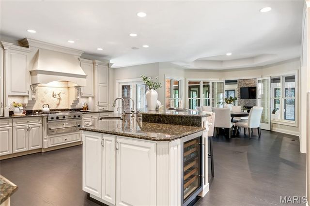 29 Muirfield Lane, Town And Country, MO 63141