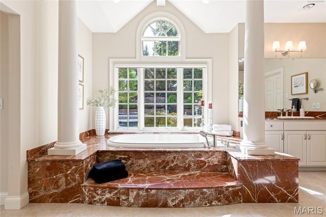 29 Muirfield Lane, Town And Country, MO 63141