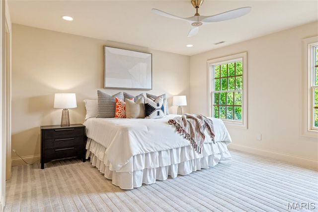 29 Muirfield Lane, Town And Country, MO 63141