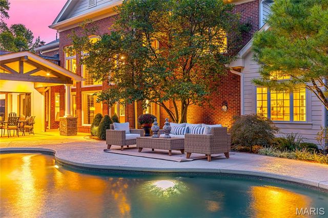 29 Muirfield Lane, Town And Country, MO 63141